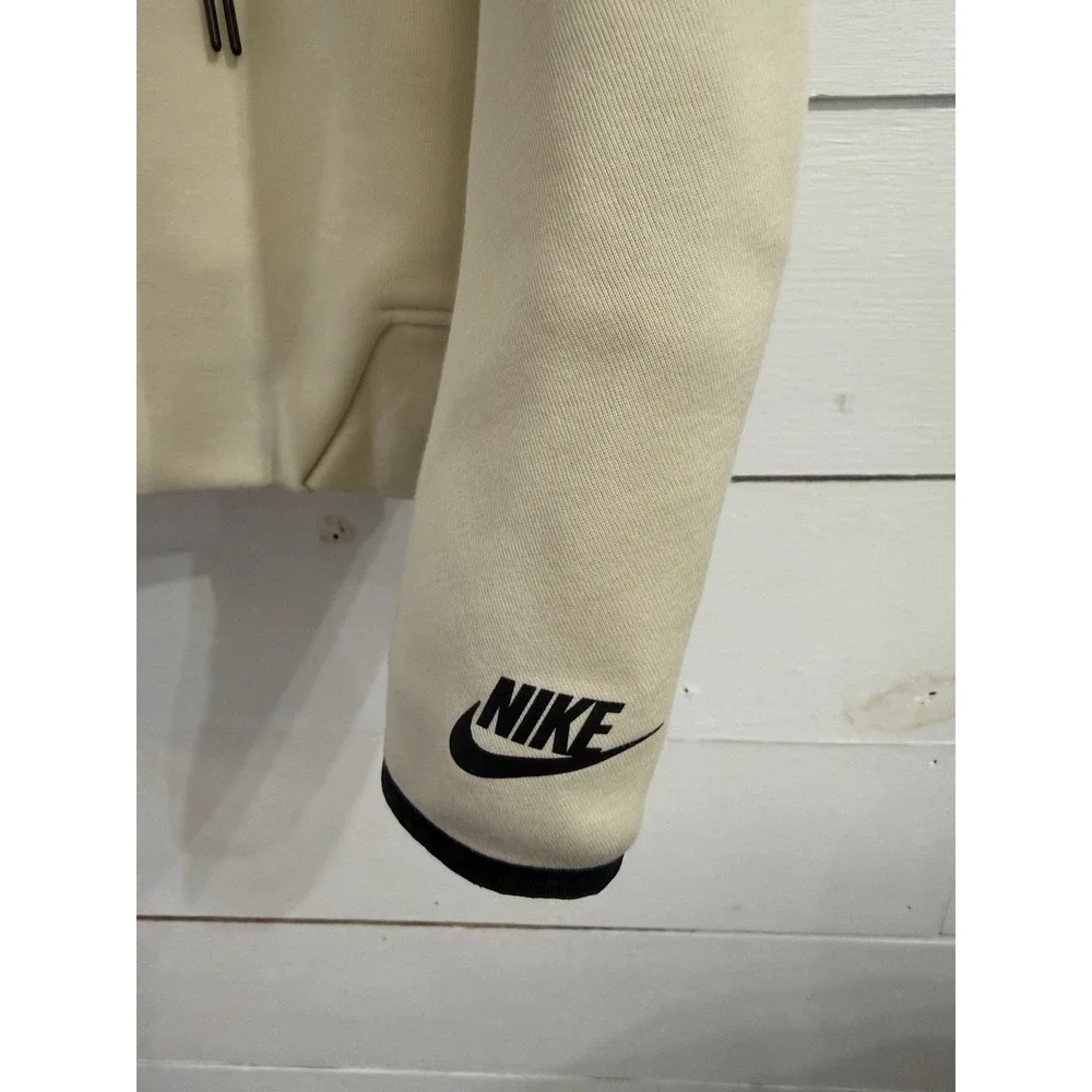 Nike sportswear tech